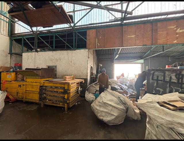 503M² WAREHOUSE TO LET IN STIKLAND INDUSTRIAL